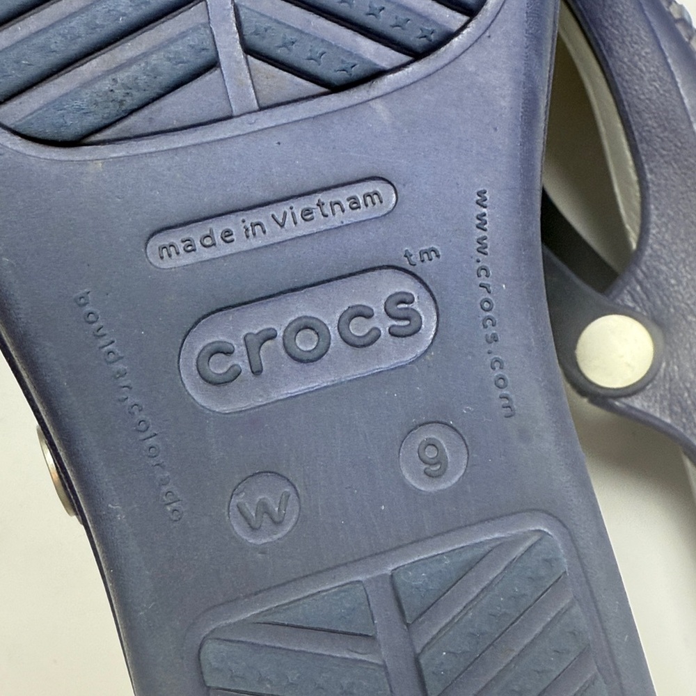 CROCS Sanrah Navy Blue with Silver Accent Wedge Sandals S-488 Size 9 - Picture 9 of 10